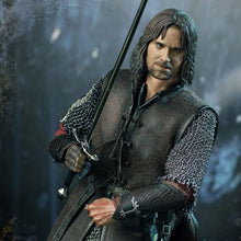 Load image into Gallery viewer, Aragorn at Helm&#39;s Deep 1/6 Scale Action Figure from The Lord of the Rings: The Two Towers
