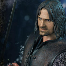 Load image into Gallery viewer, Aragorn at Helm&#39;s Deep 1/6 Scale Action Figure from The Lord of the Rings: The Two Towers
