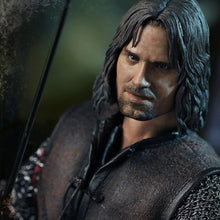 Load image into Gallery viewer, Aragorn at Helm&#39;s Deep 1/6 Scale Action Figure from The Lord of the Rings: The Two Towers
